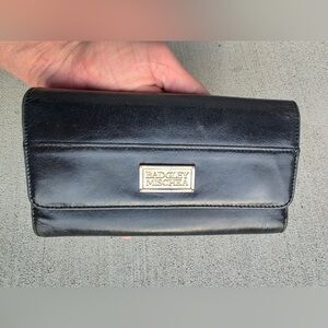 👛 Badgley Mischka Black Leather Wallet – Zip & Snap Closure – Gold Tone Logo